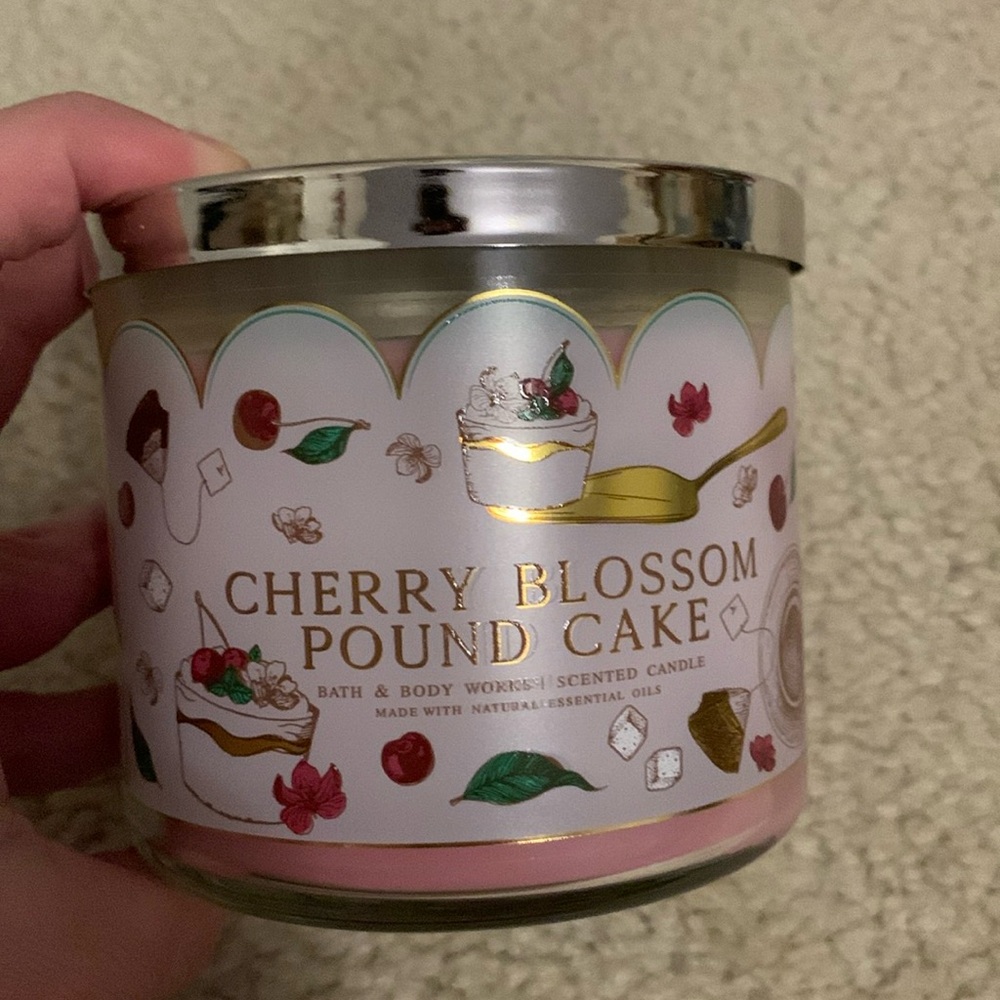 Bath & Body Works Cherry Blossom Pound Cake candle (2023) 🍒